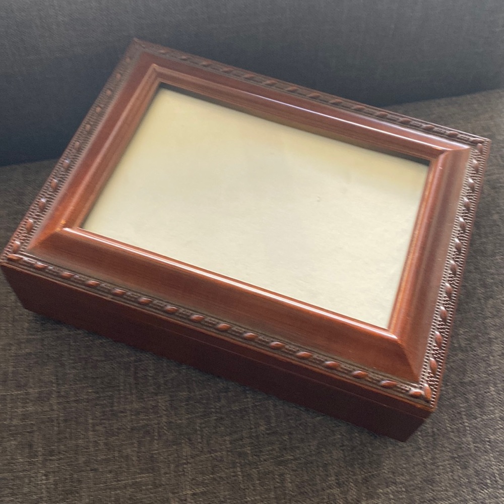 Jewelry wood Music box - Picture 1 of 2